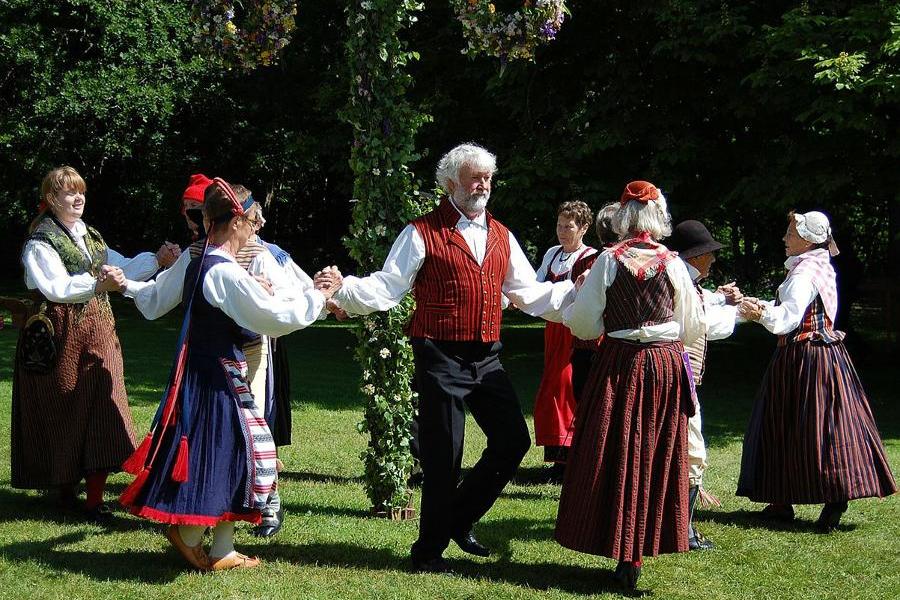La danza Popolare, cultura e tradizioni